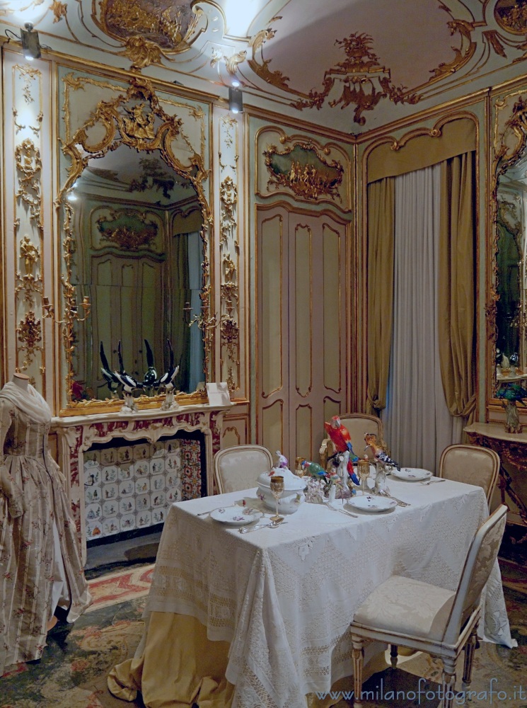 Milano - Salottino dorato all'interno di Palazzo Morando